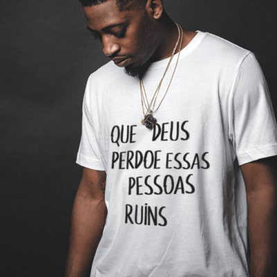 Camiseta Deus perdoe essas pessoas ruins branca