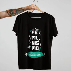 Camiseta preta Feminista - Acredita na igualdade social, politica e econômica entre mulheres e homens