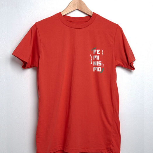 camiseta com escudo vermelha básica de algodão feminismo