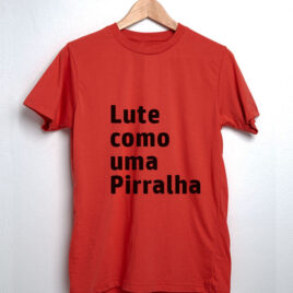 Camiseta de algodão Lute como uma pirralha vermelha