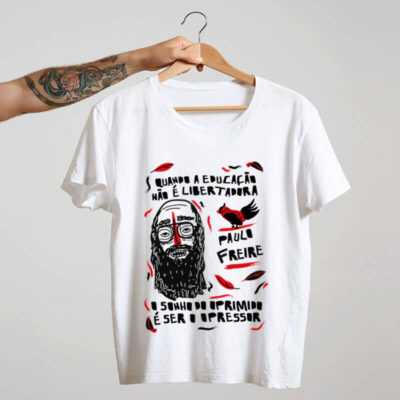 Camiseta branca de algodão Paulo Freire