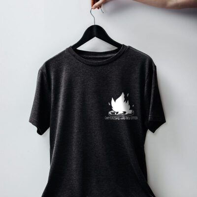 camiseta de algodão - escudo chumbo- O capitalismo não deu certo