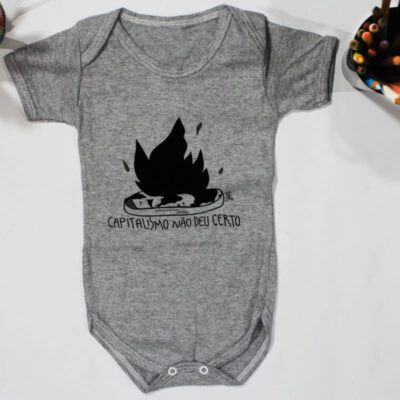 Body pra bebe cinza manga curta - Capitalismo nao deu certo