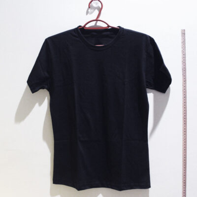 Camiseta baby look de algodão 30,1 penteada preta