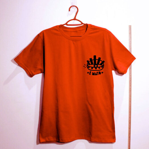 camiseta-vermelha de algodão-emblema-cannabis