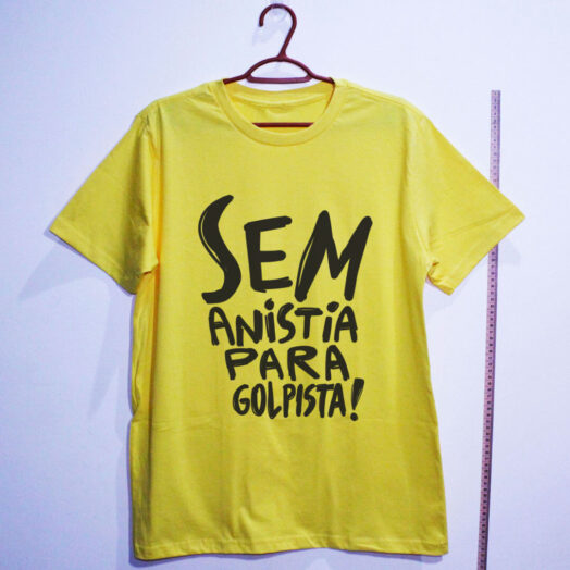 Camiseta de algodão amarela - sem anistia para golpista