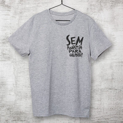 Camiseta de algodão cinza clara - sem anistia para golpista em formato escudo