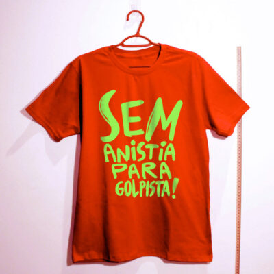 Camiseta de algodão vermelha - sem anistia para golpista