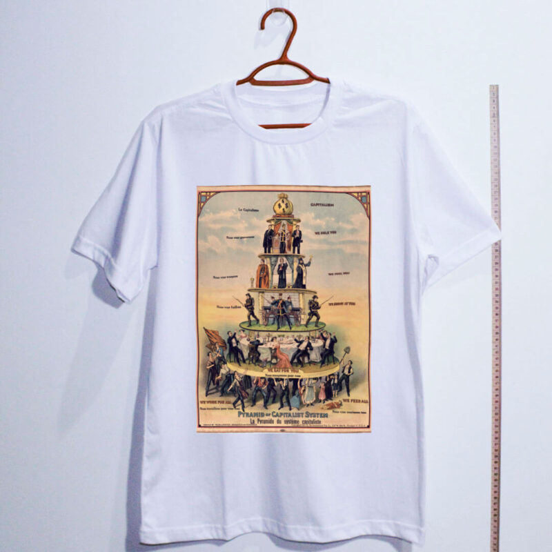 Camiseta branca Piramide do sistema capitalista