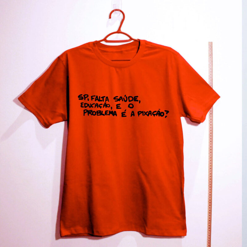 Camiseta-SP-Falta-Educacao-Vermelha