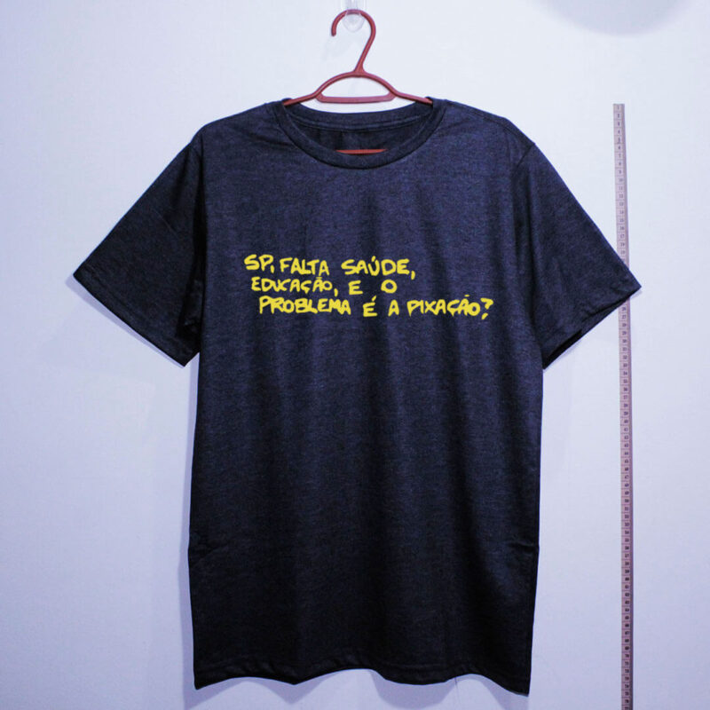 Camiseta-SP-Falta-Educacao-chumbo