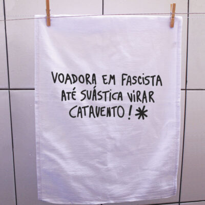 Pano de prato - Voadora em fascista até suástica virar catavento