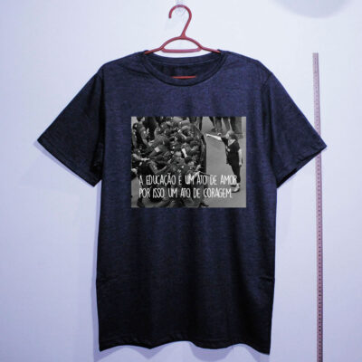 Camiseta Dry Fit - A educação é um ato de amor