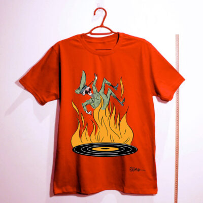 Camiseta Oversized - Milico em chamas por cartunista das cavernas