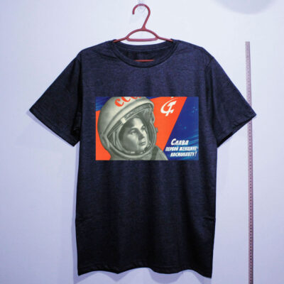 Camiseta Oversized - Glória à primeira mulher cosmonauta!