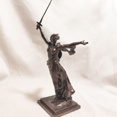 Estátua - Motherland Calls