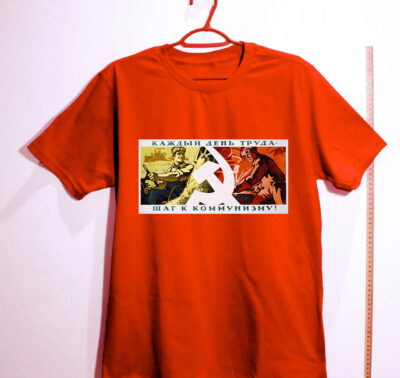 Camiseta Oversized - O trabalho diário é um passo para o comunismo