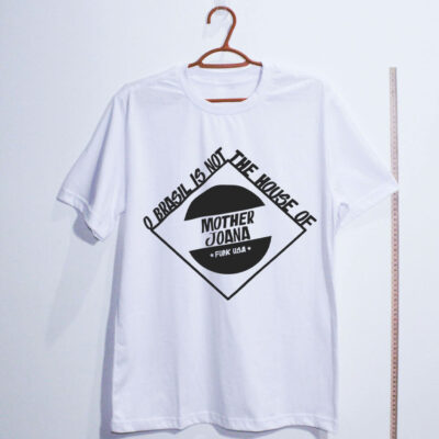 Camiseta Oversized - O Brasil is not the home of mother joana - FUCK USA