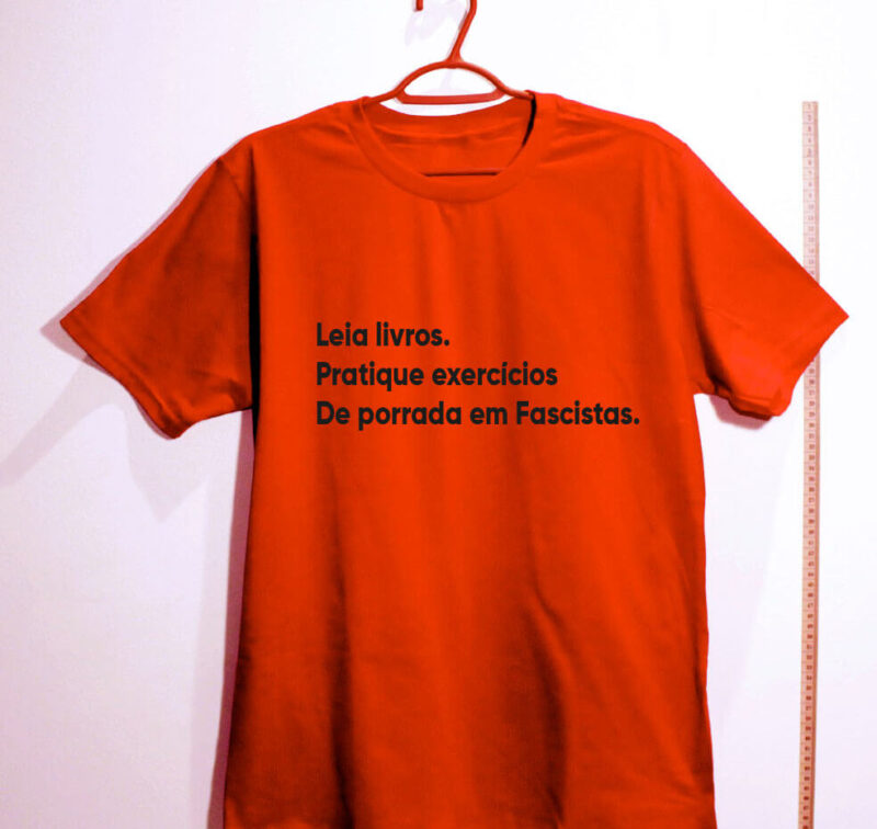 Camiseta - Leia livros, pratique exercícios, de porrada em fascistas - Imagem 3