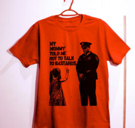 Camiseta - Mamãe disse para não conversar com bastardos
