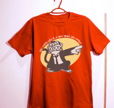 Camiseta de algodão - Seu chefe não é e nem será seu amigo