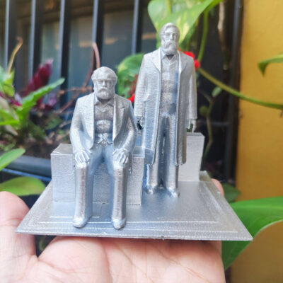 Estátua - Marx e Engels