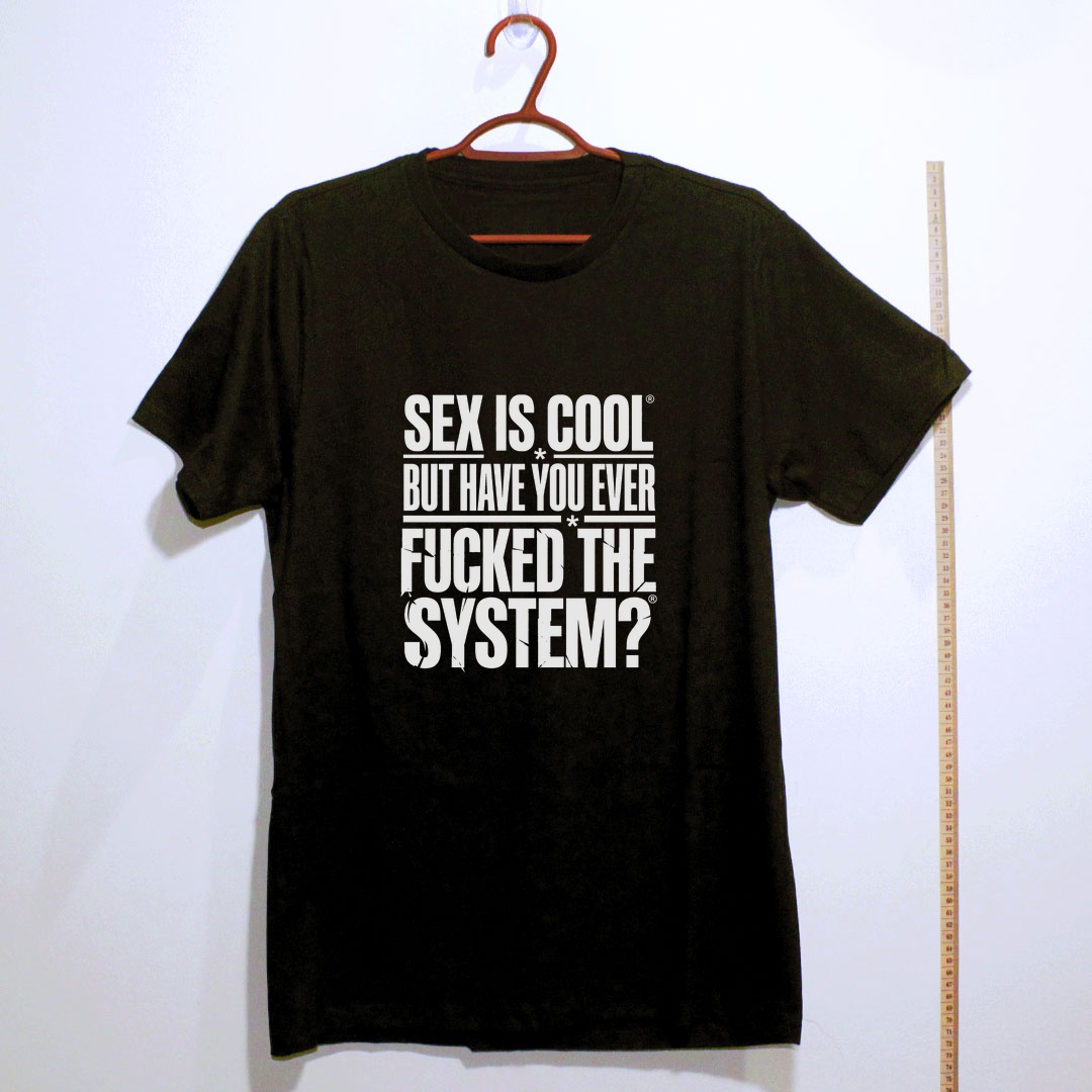 Camiseta_algodao_preto_que_isso_camarada_-_Sex_is_cool_but_have_you_ever_fucked_the_system | Sex is cool but have you ever fucked the system?