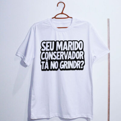 Camiseta Oversized - Seu marido conservador tá no Grindr?