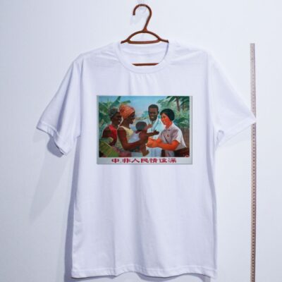 Camiseta_algodao_branco_que_isso_camarada_-_Amizade_entre_os_povos_da_China_e_da_Africa_e_profunda | Amizade entre os povos da China e da África é profunda