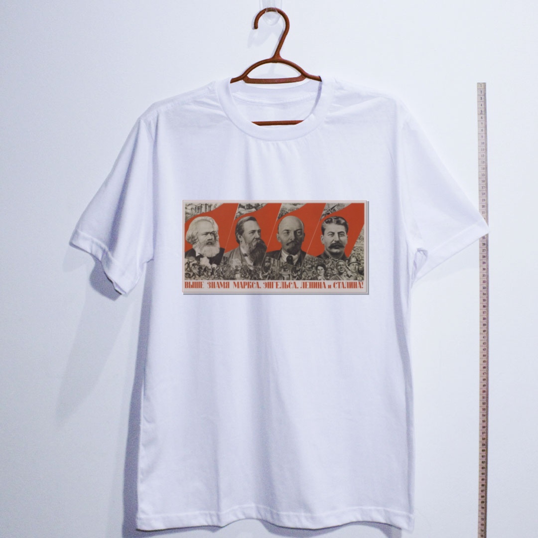 Camiseta_algodao_branco_que_isso_camarada_-_Erguei_a_bandeira_de_Marx_Engels_Lenin_e_Stalin | Erguei a bandeira de Marx, Engels, Lênin e Stálin