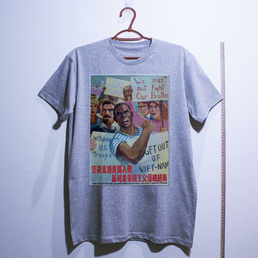 Camiseta_algodao_cinza_claro_que_isso_camarada_-_Apoie_o_povo_americano_contra_a_agressao_no_Vietna | Apoie o povo americano contra a agressão no Vietnã