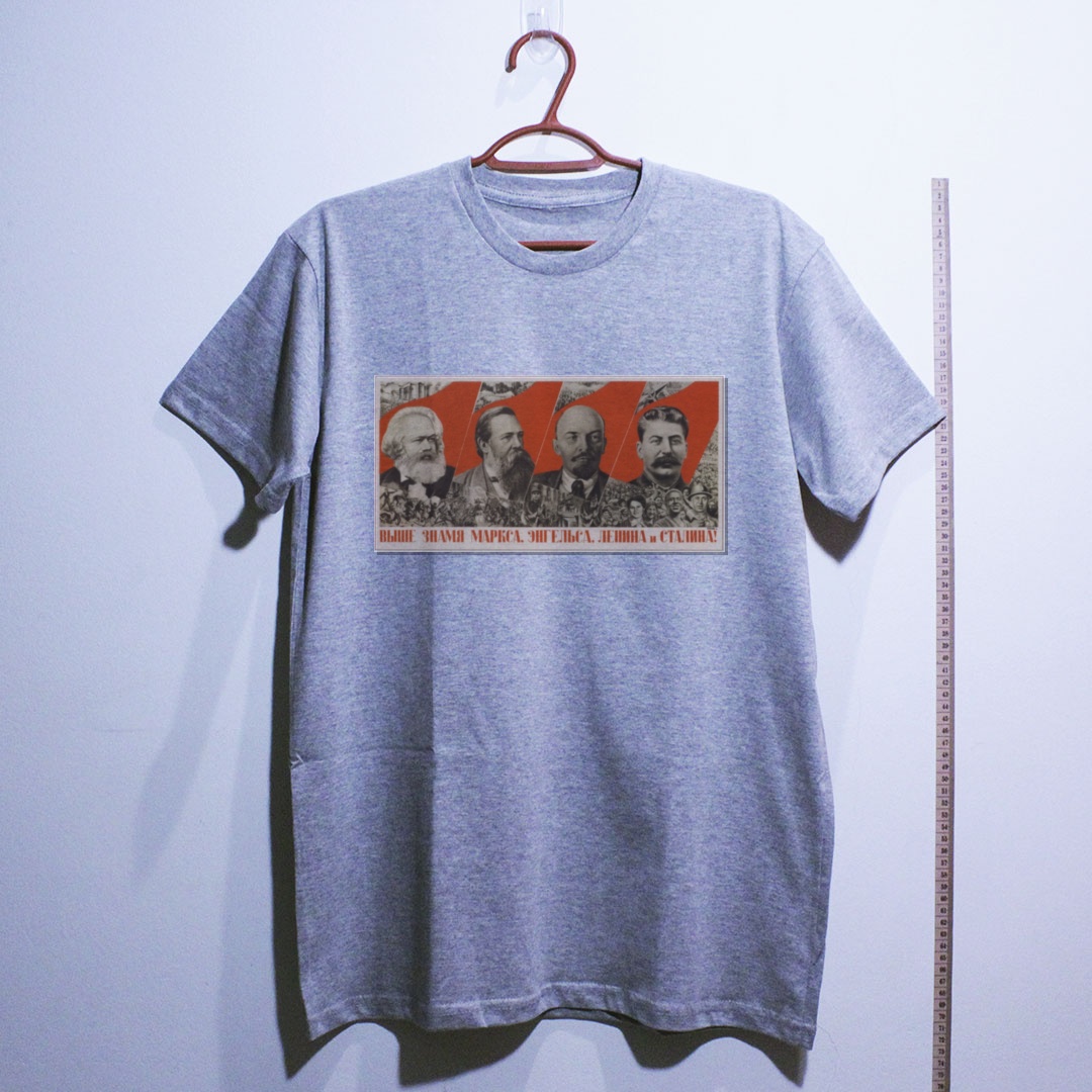 Camiseta_algodao_cinza_claro_que_isso_camarada_-_Erguei_a_bandeira_de_Marx_Engels_Lenin_e_Stalin | Erguei a bandeira de Marx, Engels, Lênin e Stálin
