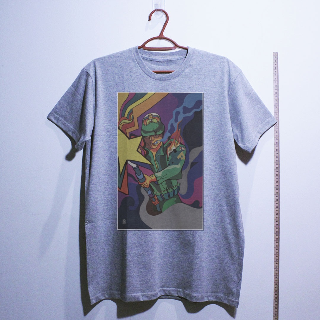 Camiseta_algodao_cinza_claro_que_isso_camarada_-_Guerrilheiro_com_coquetel_Molotov | Guerrilheiro com coquetel Molotov