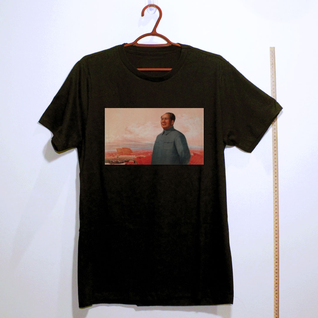 Camiseta_algodao_preto_que_isso_camarada_-_Siga_de_perto_o_grande_lider_Mao_e_avance_com_coragem | Siga de perto o grande líder Mao e avance com coragem
