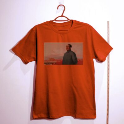 Camiseta_algodao_vermelho_que_isso_camarada_-_Siga_de_perto_o_grande_lider_Mao_e_avance_com_coragem | Siga de perto o grande líder Mao e avance com coragem