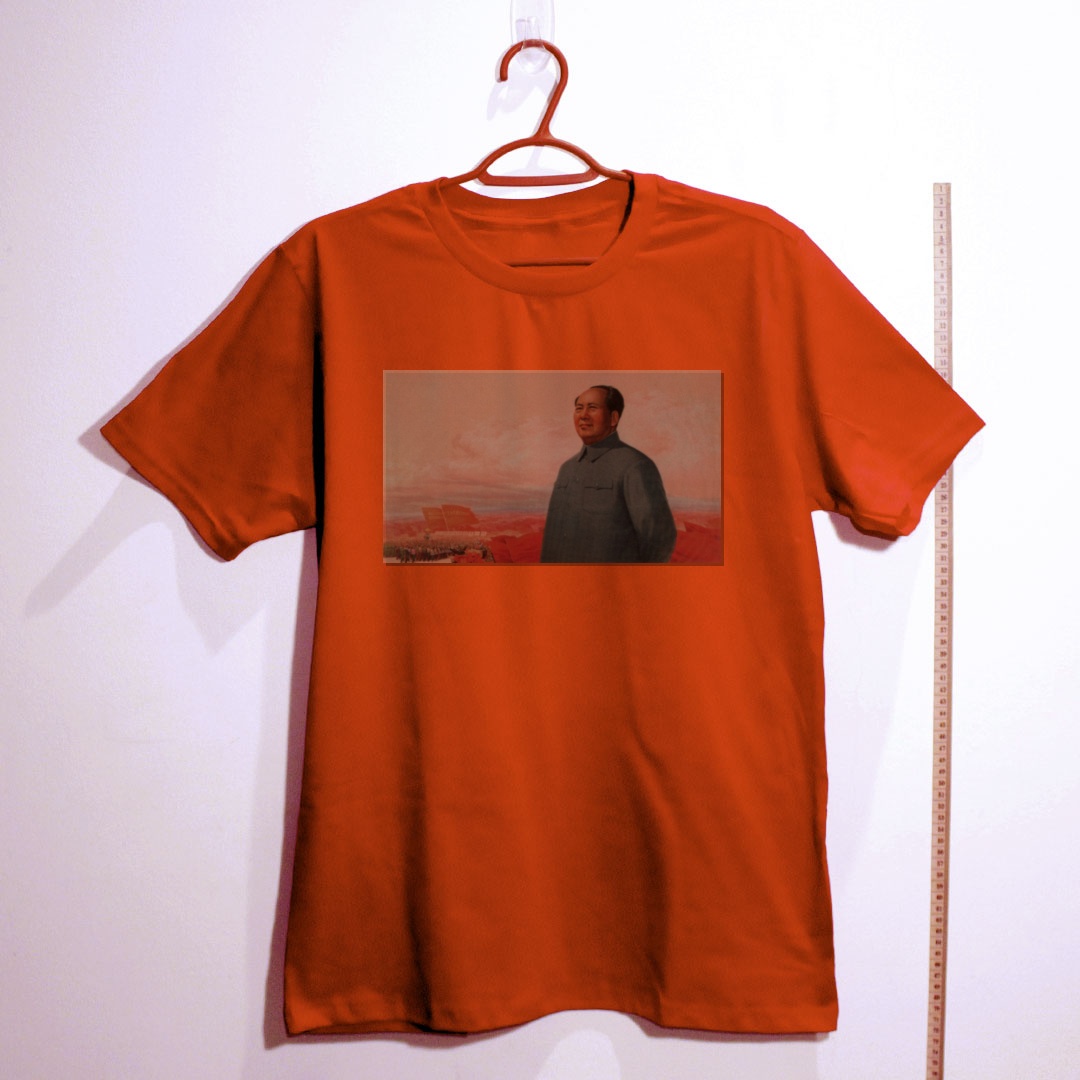 Camiseta_algodao_vermelho_que_isso_camarada_-_Siga_de_perto_o_grande_lider_Mao_e_avance_com_coragem | Siga de perto o grande líder Mao e avance com coragem