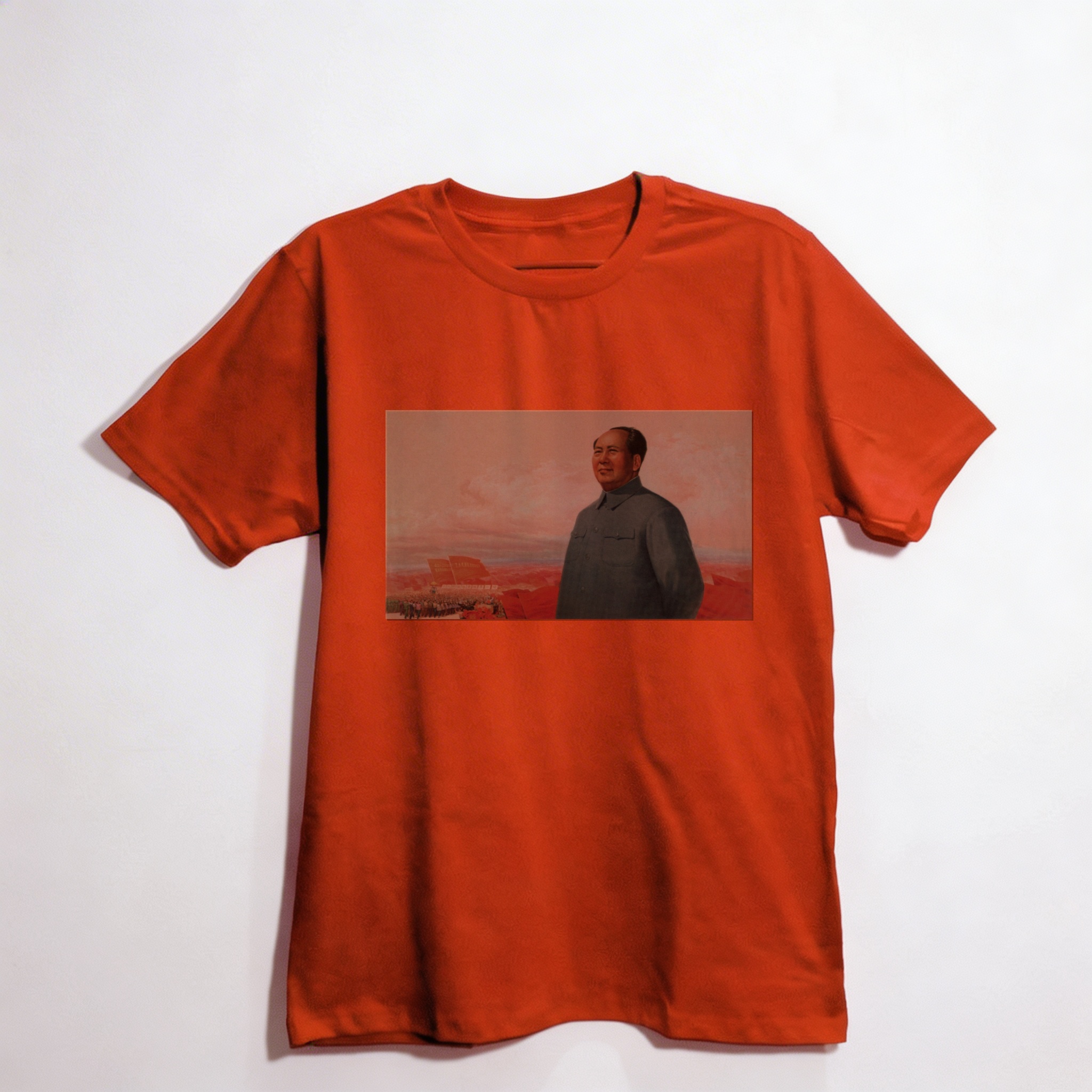 Camiseta_oversized_vermelho_que_isso_camarada_-_Siga_de_perto_o_grande_lider_Mao_e_avance_com_coragem | Siga de perto o grande líder Mao e avance com coragem