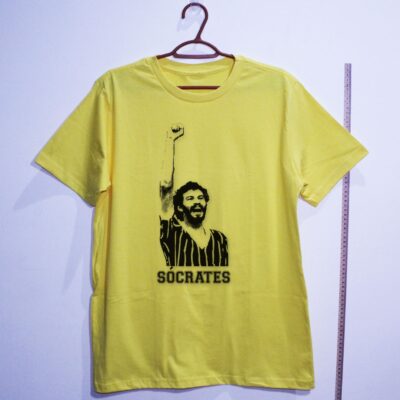Camiseta_algodao_amarelo_que_isso_camarada_-_Socrates_fundo_trans | Socrates fundo trans