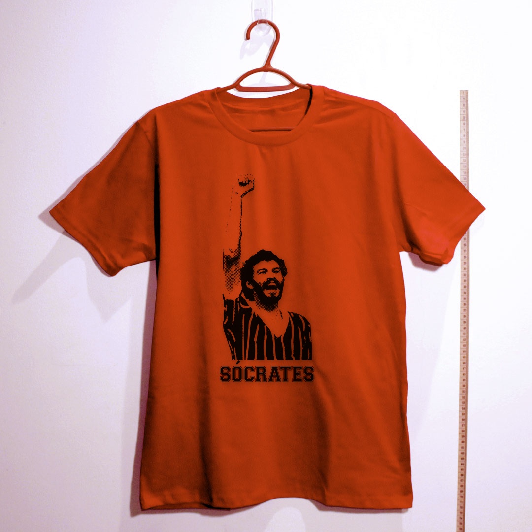 Camiseta_algodao_vermelho_que_isso_camarada_-_Socrates_fundo_trans | Socrates fundo trans