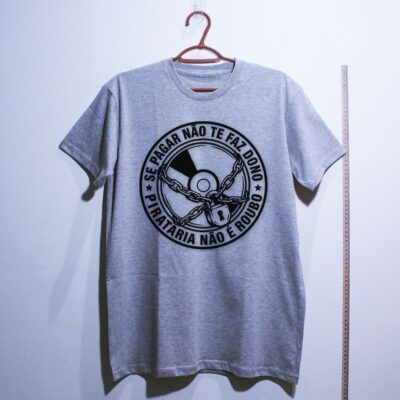 Camiseta_algodao_cinza_claro_que_isso_camarada_-_Se_pagar_nao_te_faz_dono_pirataria_nao_e_roubo | camiseta_algodao