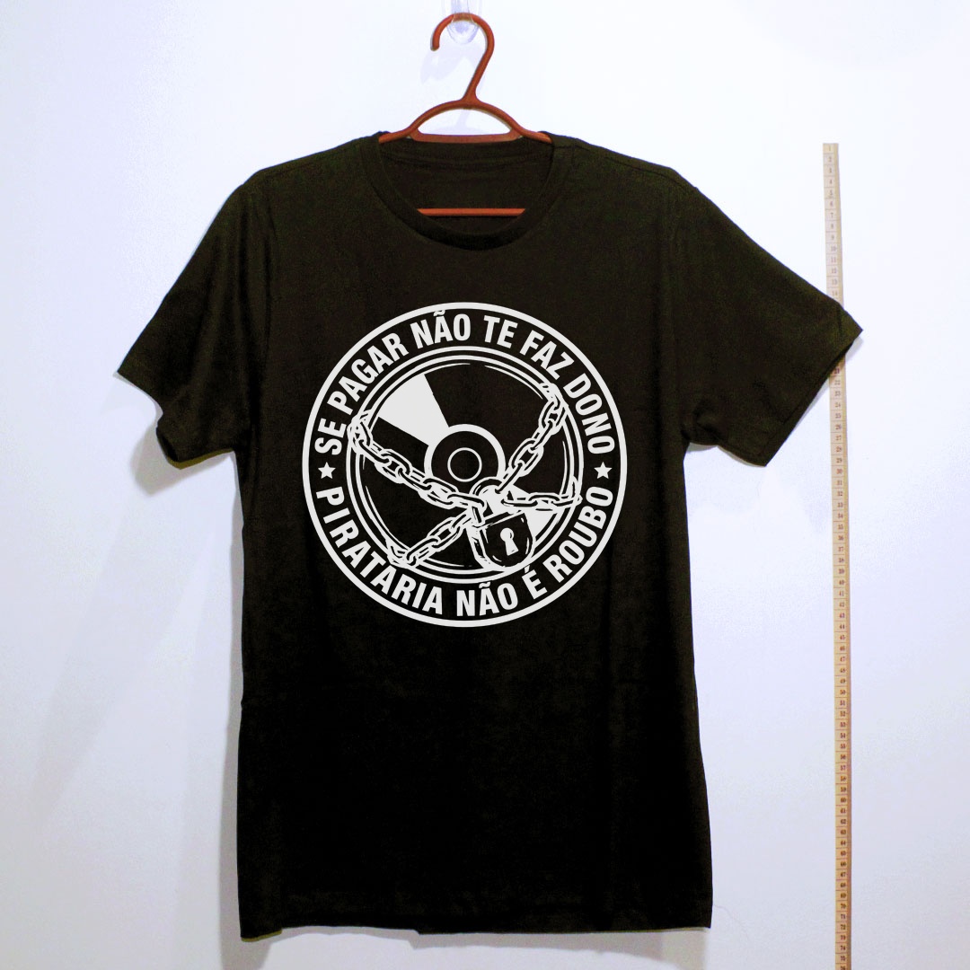 Camiseta_algodao_preto_que_isso_camarada_-_Se_pagar_nao_te_faz_dono_pirataria_nao_e_roubo | camiseta_algodao