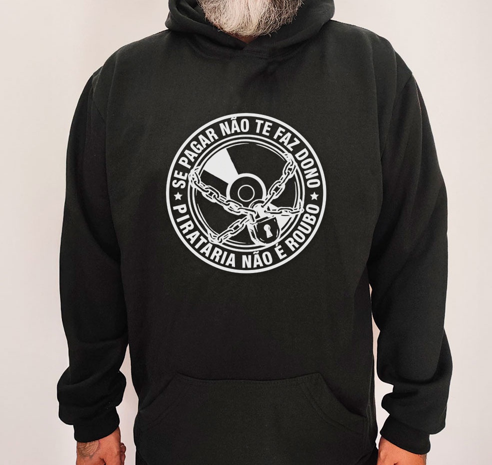 Moletom_preto_que_isso_camarada_-_Se_pagar_nao_te_faz_dono_pirataria_nao_e_roubo | Se pagar não te faz dono, pirataria não é roubo.