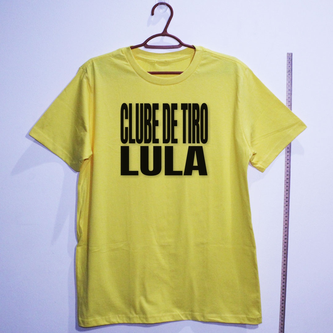 Camiseta_algodao_amarelo_que_isso_camarada_-_Clube_de_Tiro_Lula_-_Tipografia | Clube de Tiro Lula - Tipografia