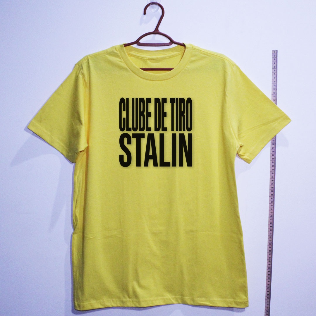 Camiseta_algodao_amarelo_que_isso_camarada_-_Clube_de_Tiro_Stalin_-_Tipografia | Clube de Tiro Stalin - Tipografia
