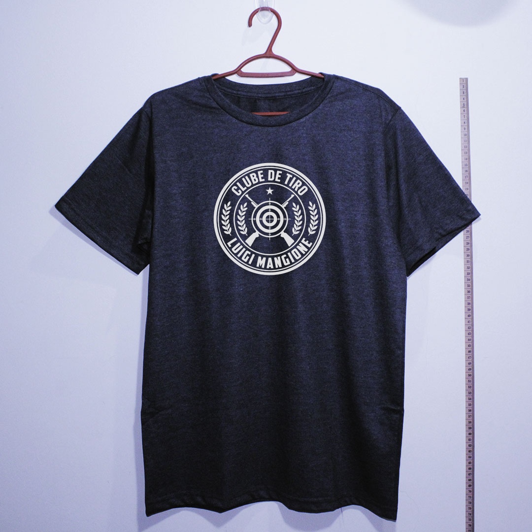 Camiseta_algodao_chumbo_que_isso_camarada_-_Clube_de_Tiro_Luigi_Mangione | Clube de Tiro Luigi Mangione