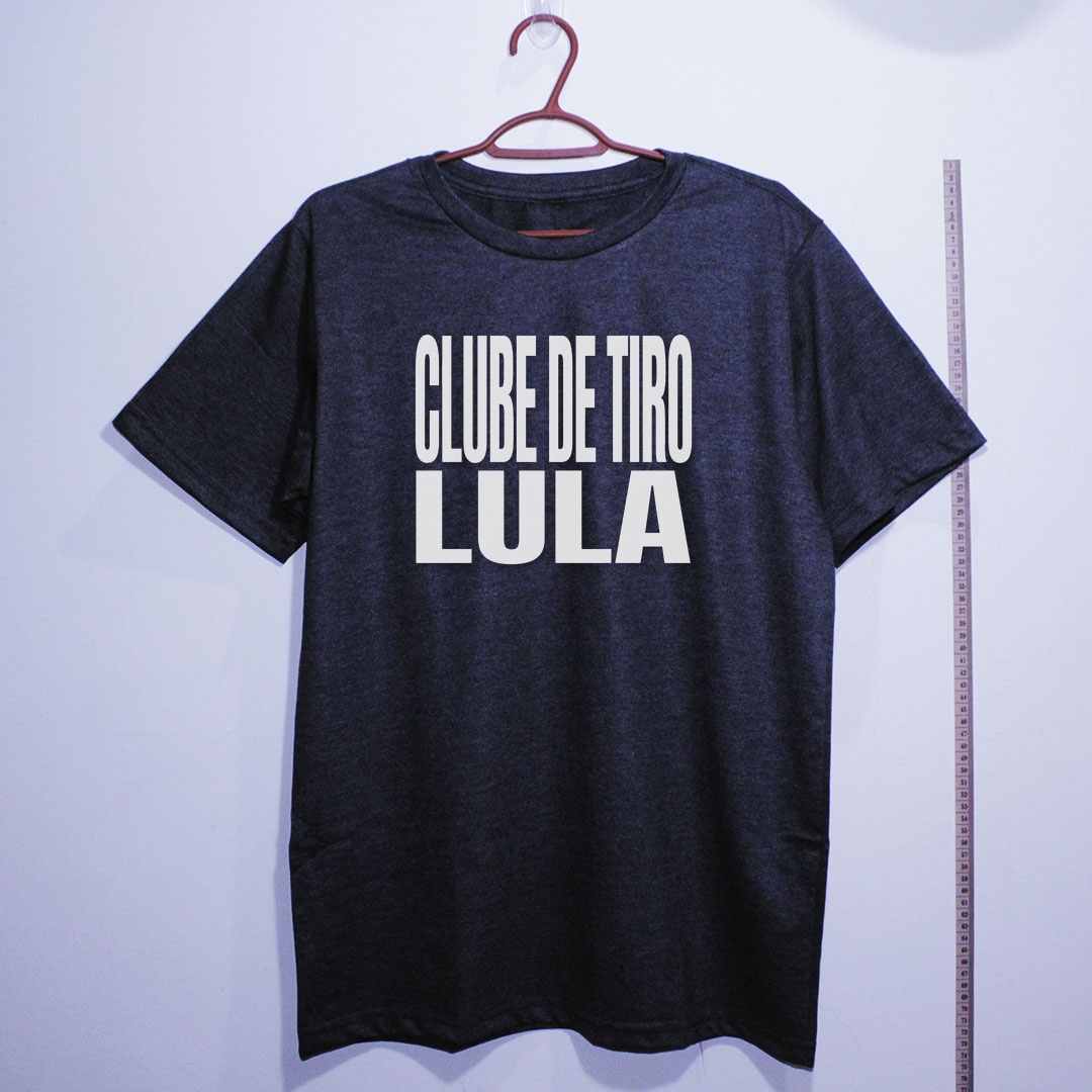 Camiseta_algodao_chumbo_que_isso_camarada_-_Clube_de_Tiro_Lula_-_Tipografia | Clube de Tiro Lula - Tipografia
