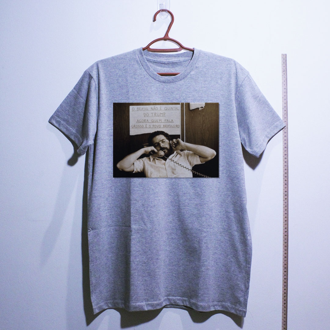 Camiseta_algodao_cinza_claro_que_isso_camarada_-_O_Brasil_nao_e_quintal_de_ninguem | O Brasil não é quintal de ninguém