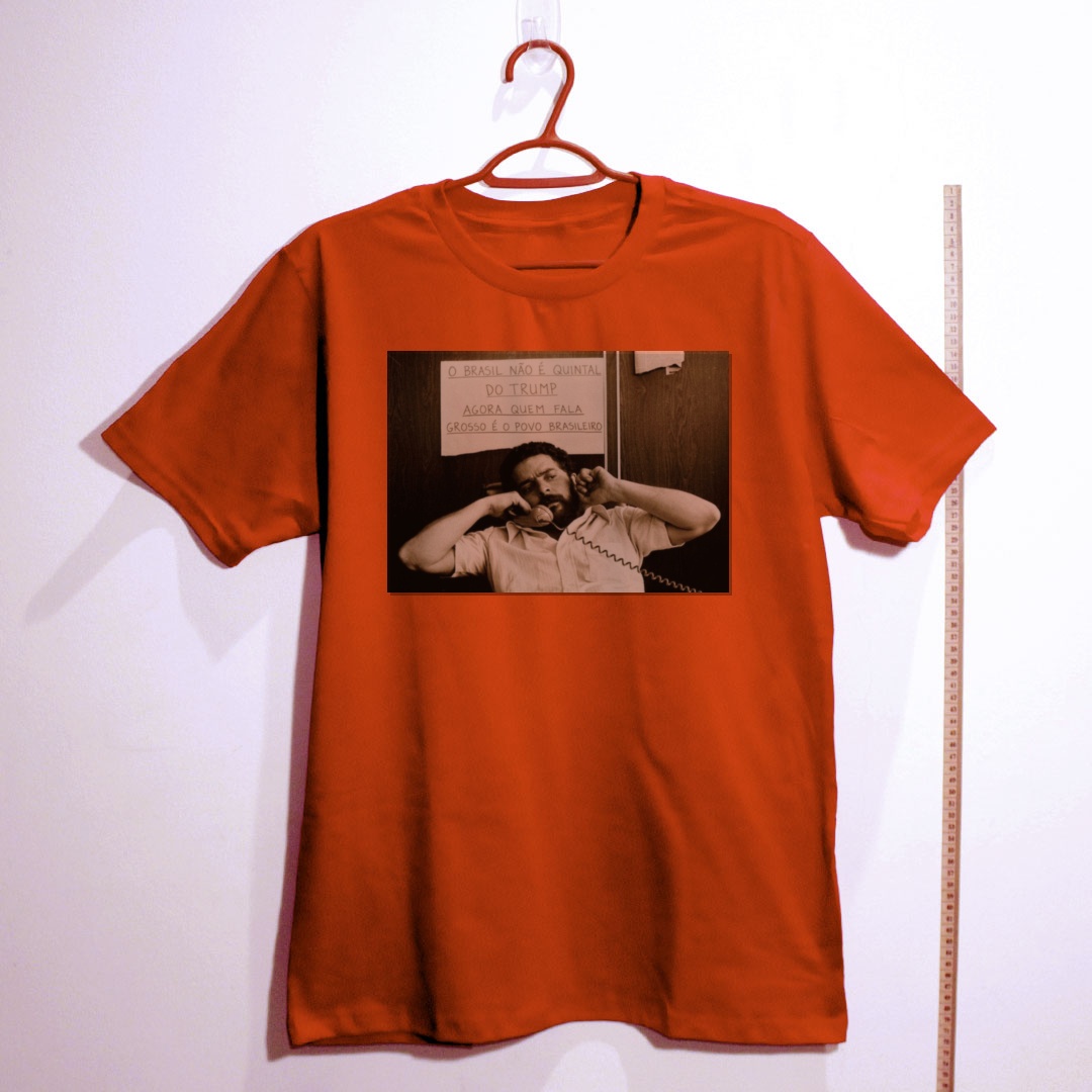 Camiseta_algodao_vermelho_que_isso_camarada_-_O_Brasil_nao_e_quintal_de_ninguem | O Brasil não é quintal de ninguém