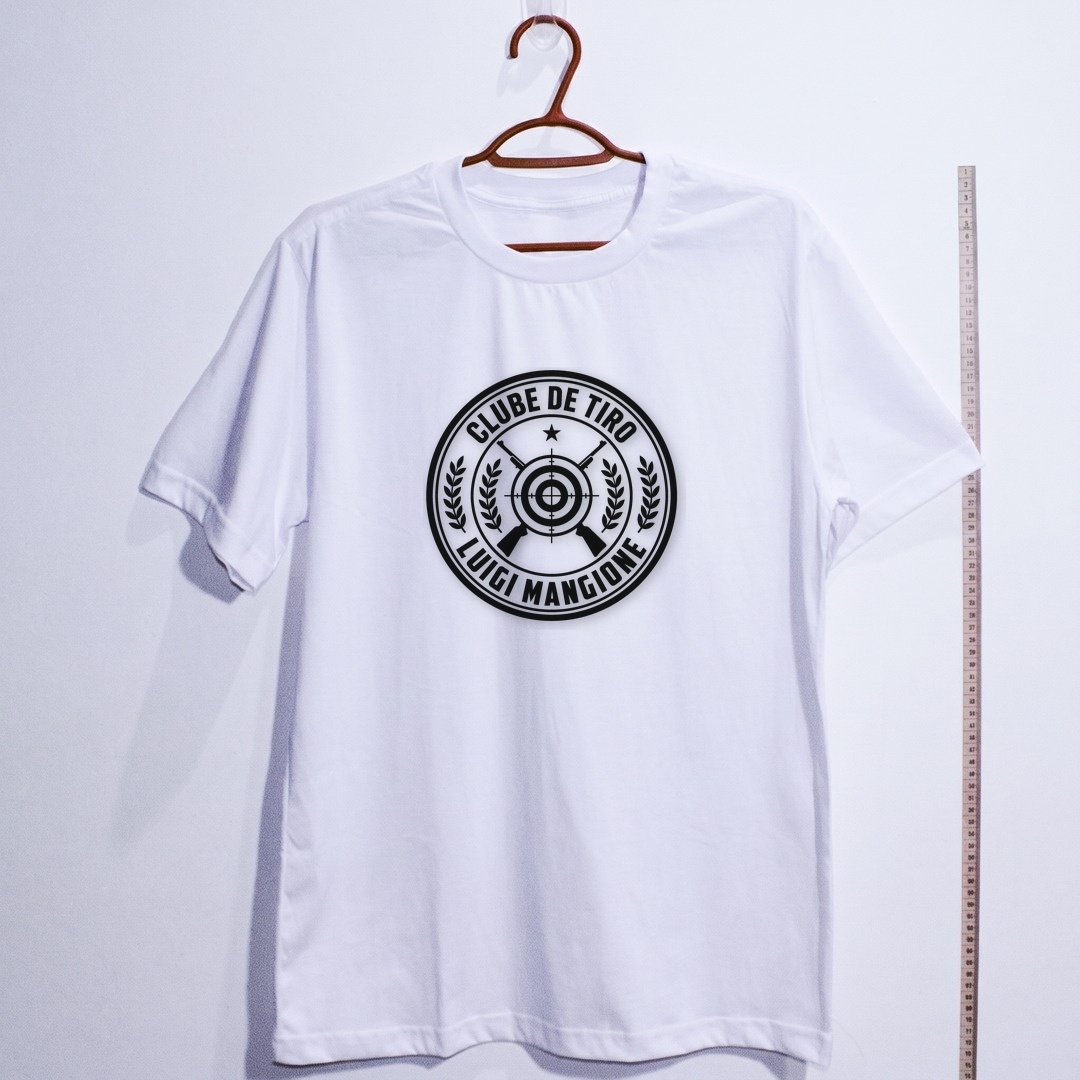 Camiseta_egipcio_branco_que_isso_camarada_-_Clube_de_Tiro_Luigi_Mangione | Clube de Tiro Luigi Mangione