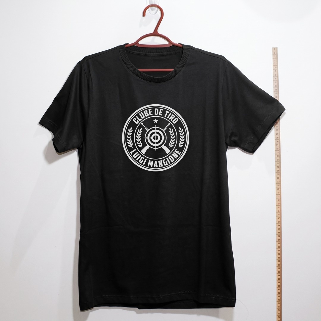 Camiseta_egipcio_preto_que_isso_camarada_-_Clube_de_Tiro_Luigi_Mangione | Clube de Tiro Luigi Mangione